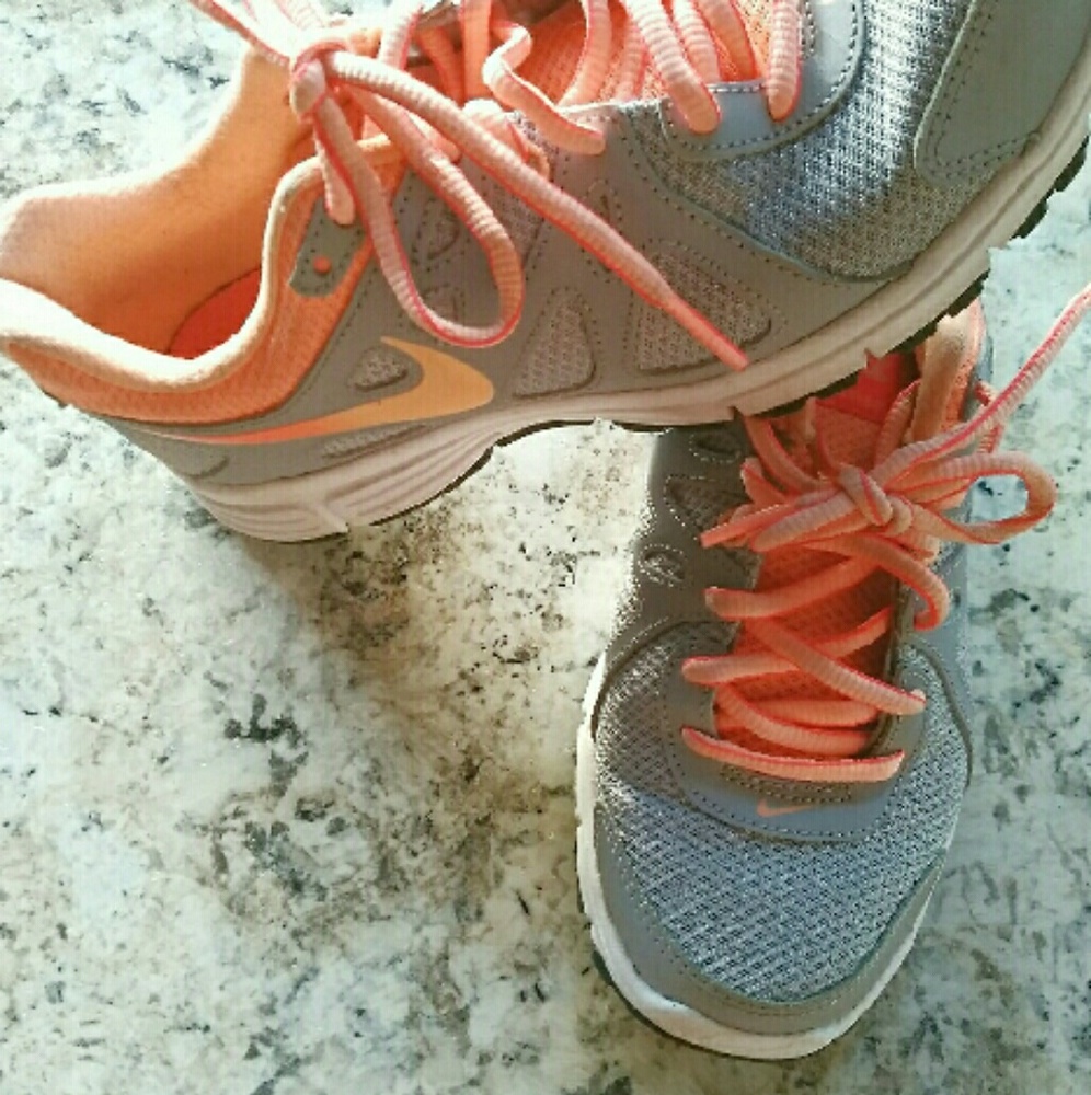 Nike orange and gray sz 6.5 excellent cond